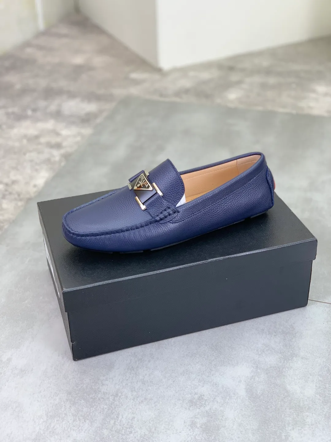 Men's Men's Shoes 💰P380💰【New Style】🆘 🔥🆕【PRADA】Prada Hong Kong high-quality pea shoes. Loaf style for lazy people. This fabric is made of 🇮🇹 imported top-grade Italian first-layer cowhide➕full first-layer pigskin lining. The lining is more high-end. The original non-slip and wear-resistant rubber outsole is the only choice for driving. Size: 38-45 4️⃣colors available